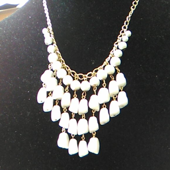 Mia Collection Jewelry - White and gold necklace set